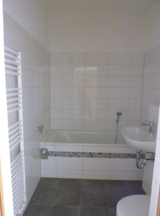 einzugsfertige 3 Raumwohnung mit großem Balkon - Foto 3
